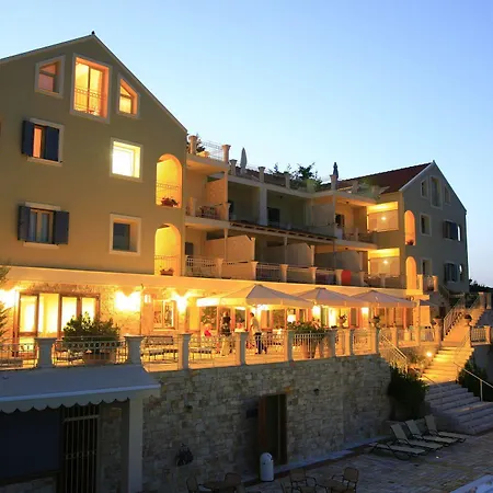Almyra 4*